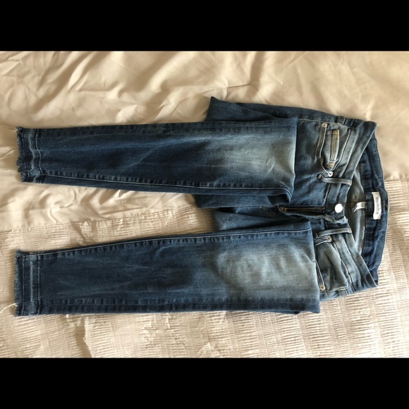 Good American Jeans - Picture 3 of 5